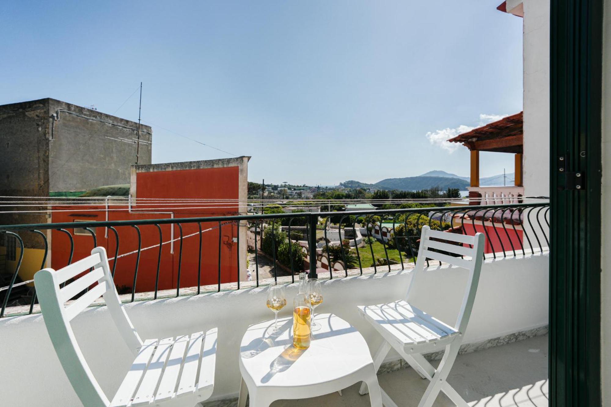 Da Letizia Casa Vacanze A Procida Exterior photo